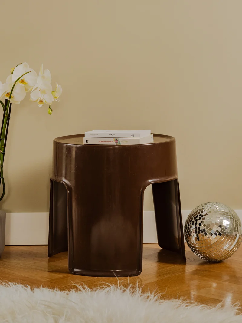 Axel, le tabouret en plastique marron N°532
