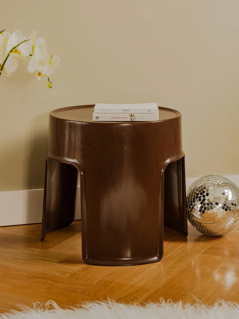 Axel, le tabouret en plastique marron N°532