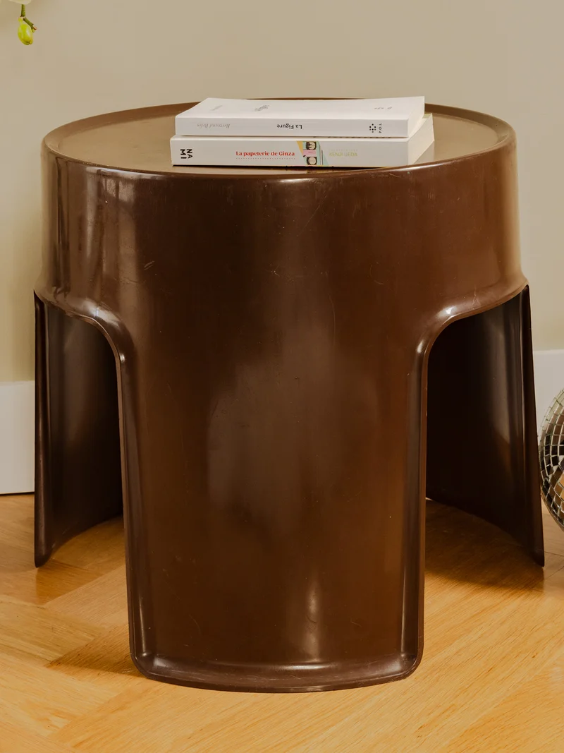Axel, le tabouret en plastique marron N°532