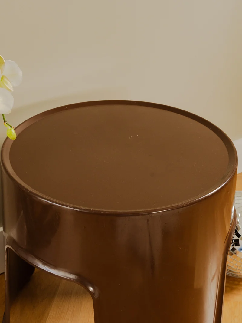 Axel, le tabouret en plastique marron N°532