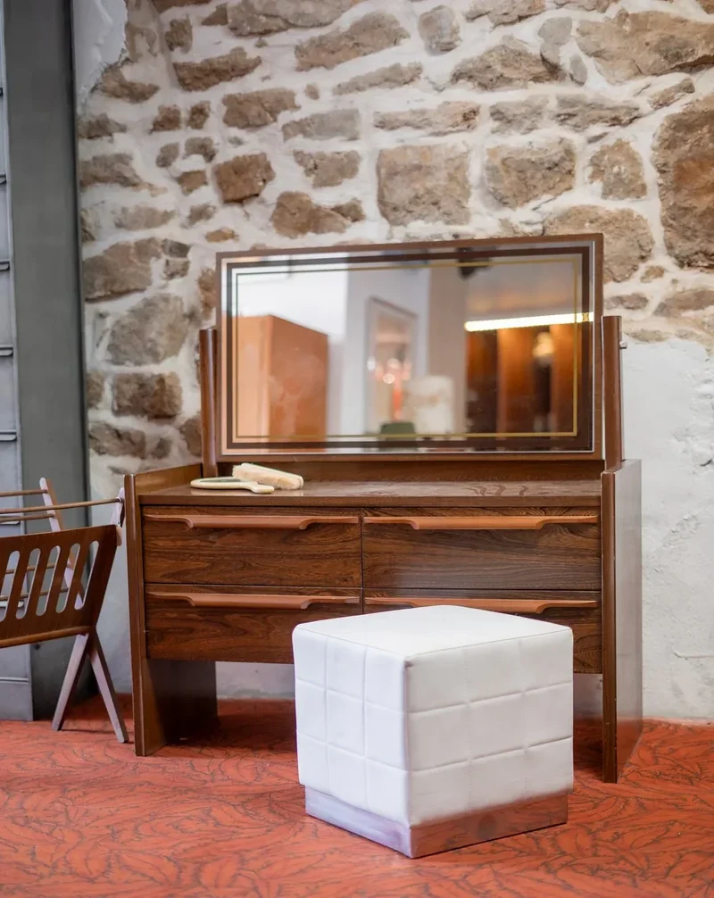 Jean-Philippe, le pouf en simili cuir N°63