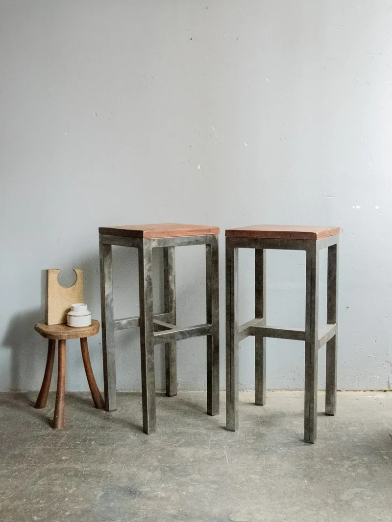 Pierre, la paire de tabourets de bar en métal N°17