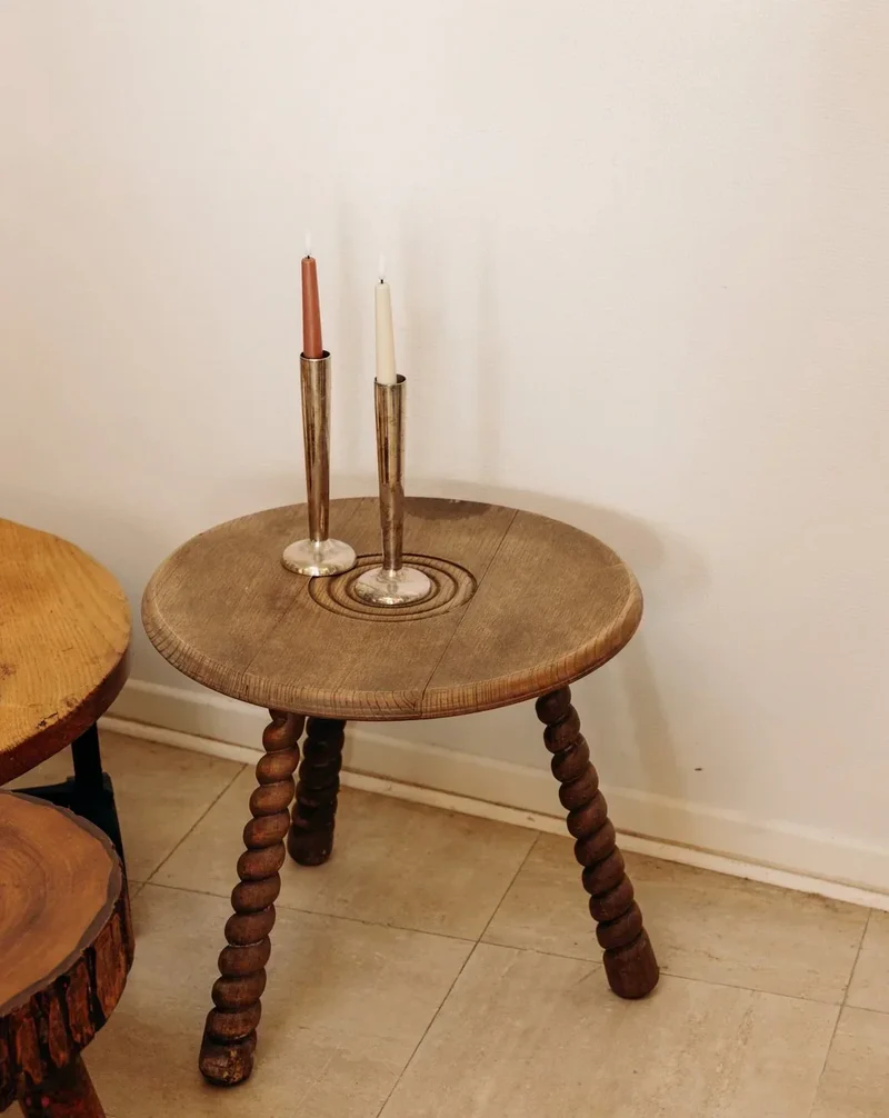 Francine, la table d'appoint tripode N°482