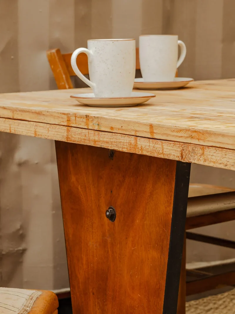 Denise, la table bistro en bois N°45