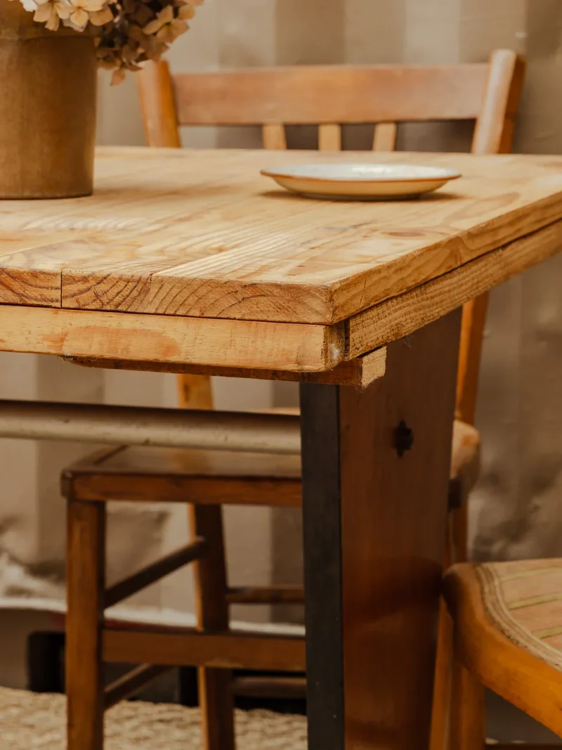 Denise, la table bistro en bois N°45