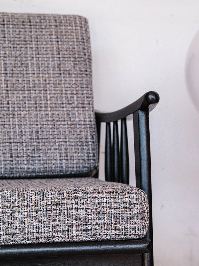 Jakob, le fauteuil en tissu N°654