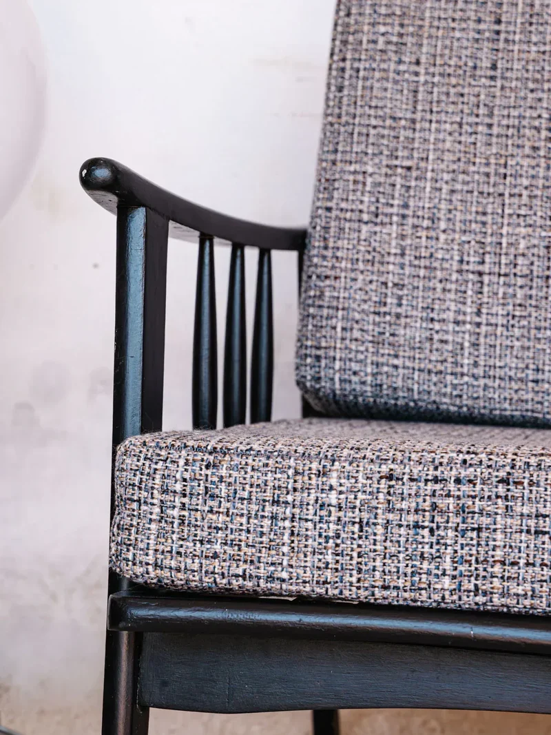 Jakob, le fauteuil en tissu N°654