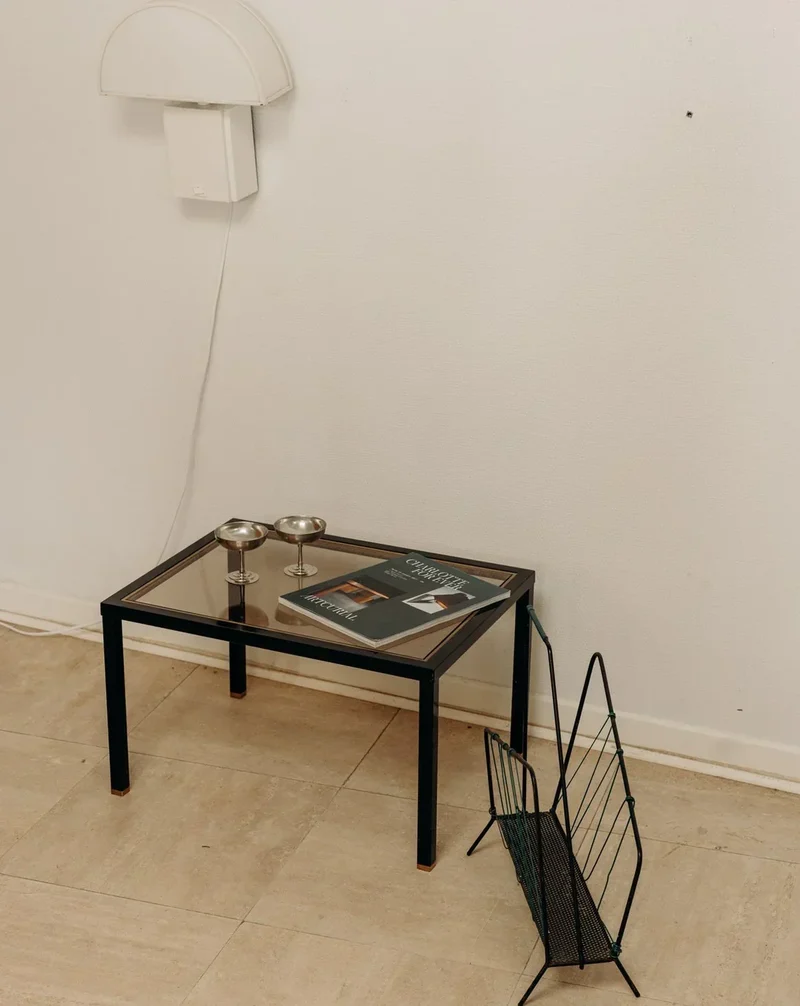 Hanna, la table d'appoint en métal N°643