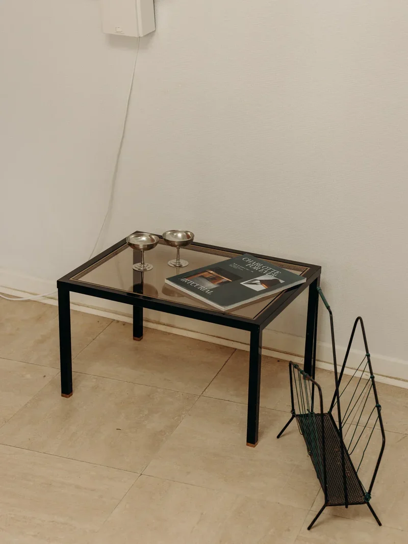 Hanna, la table d'appoint en métal N°643