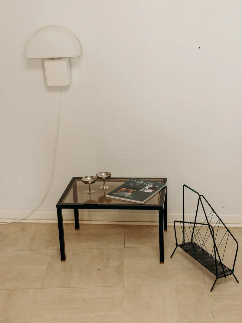 Hanna, la table d'appoint en métal N°643