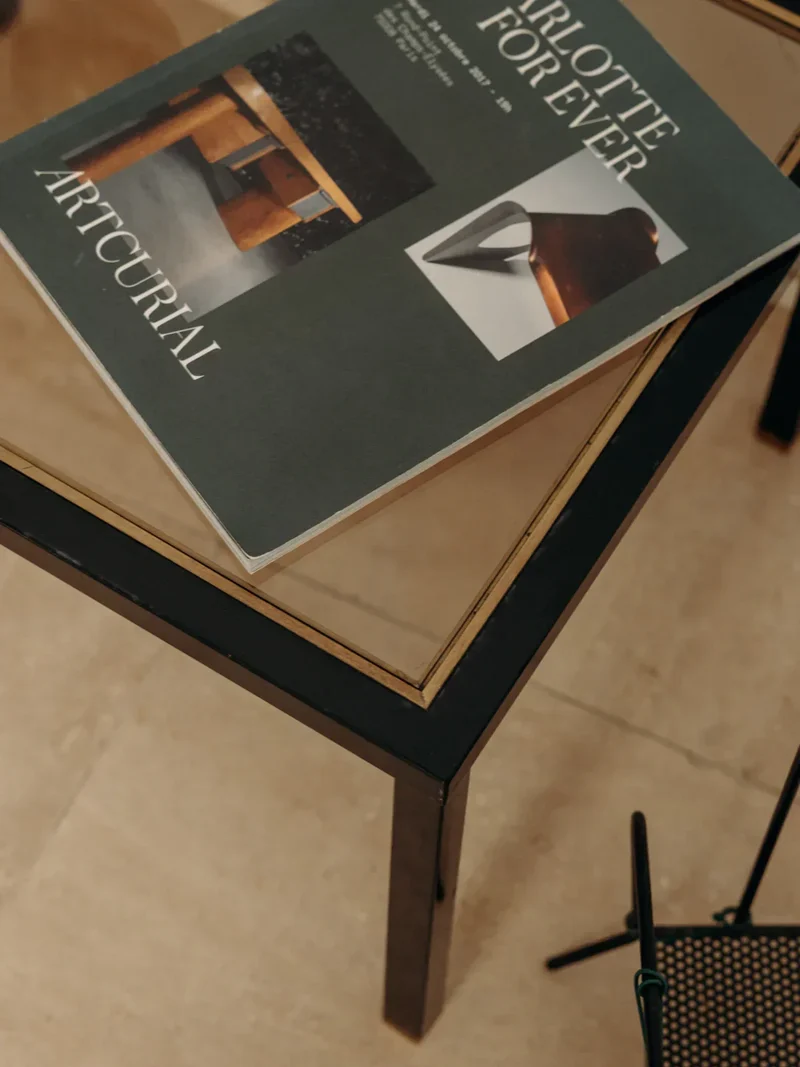 Hanna, la table d'appoint en métal N°643