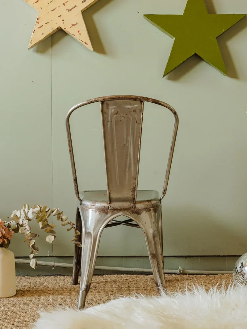 Alma, la chaise en métal N°879