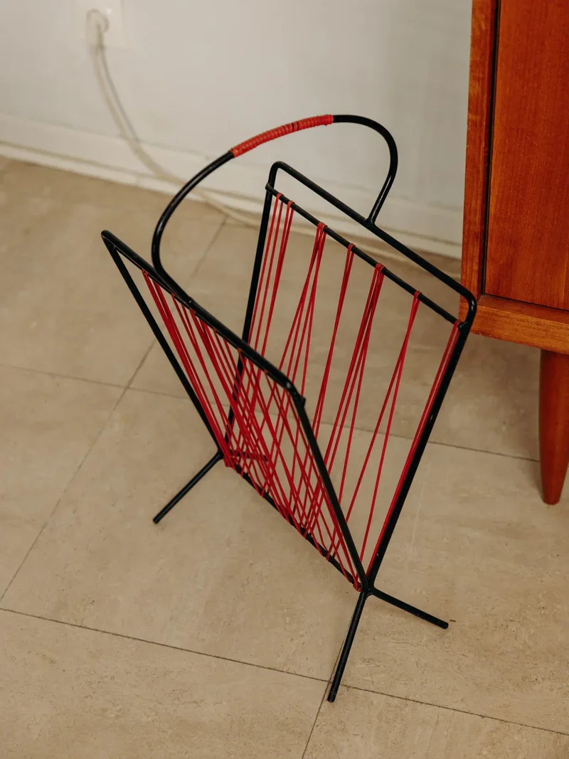 Marius, le porte-revues rouge en métal N°198