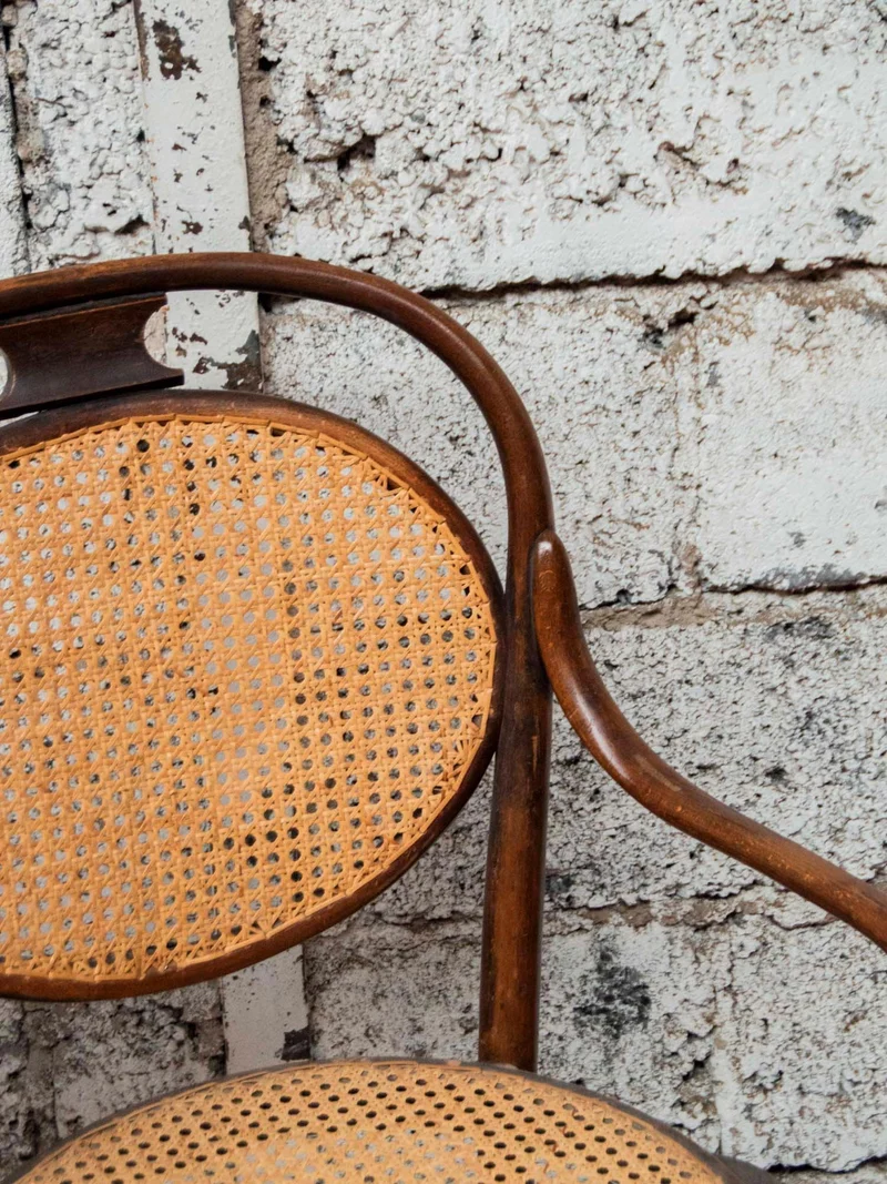 Ernest, le fauteuil canné en bois N°589