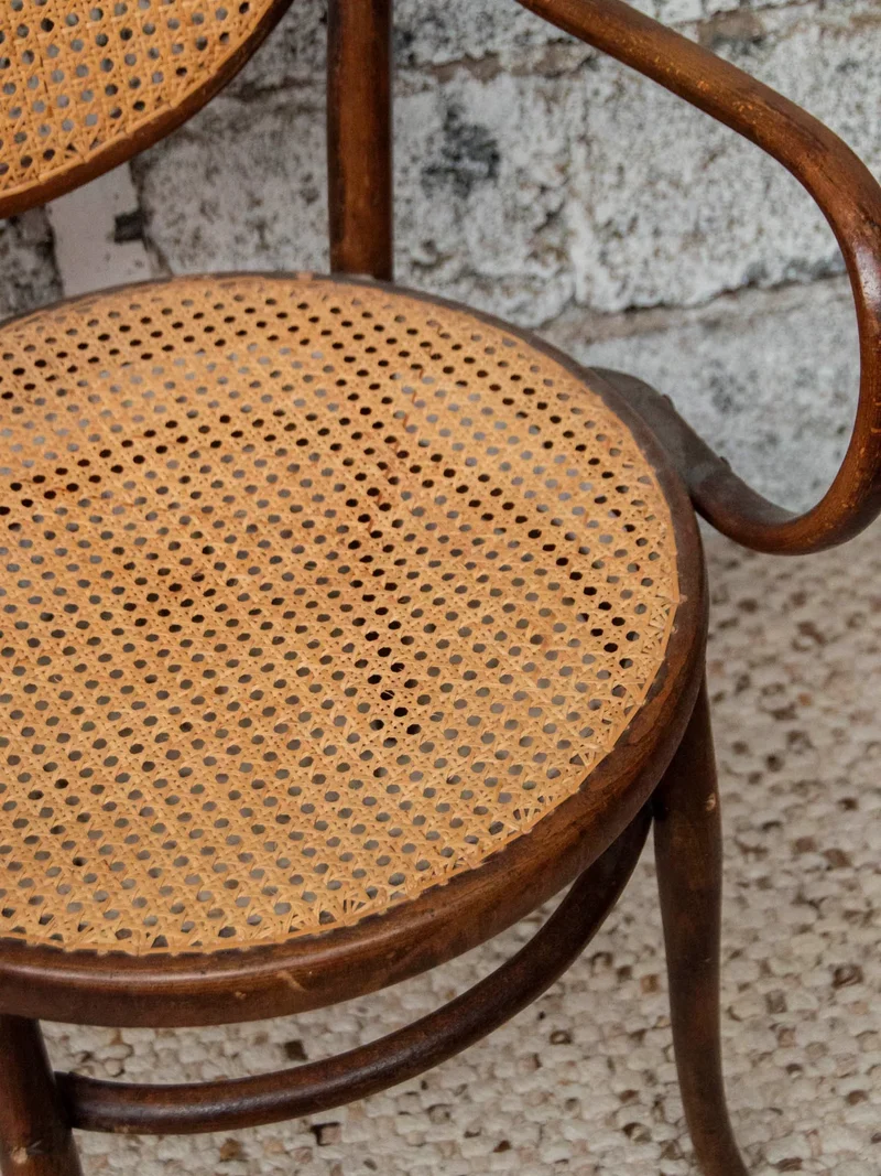 Ernest, le fauteuil canné en bois N°589
