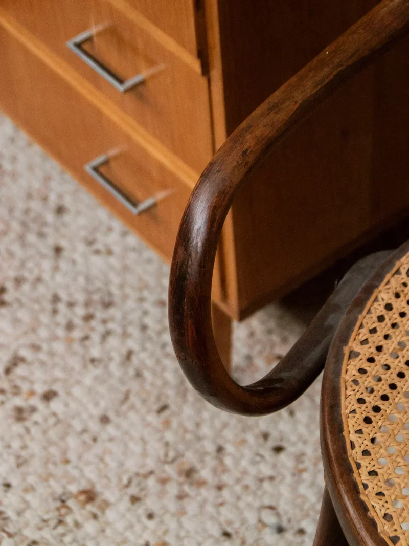 Ernest, le fauteuil canné en bois N°589