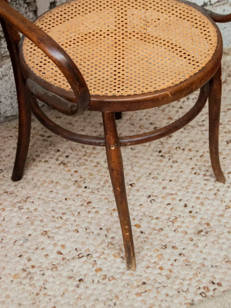 Ernest, le fauteuil canné en bois N°589