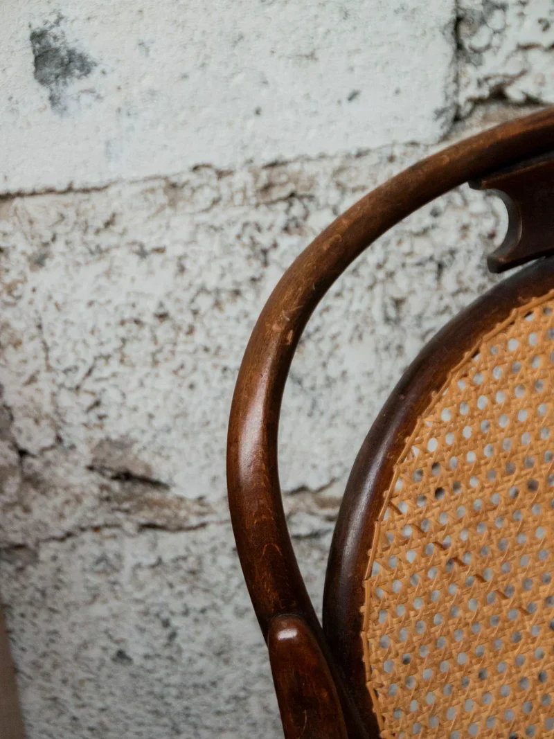 Ernest, le fauteuil canné en bois N°589