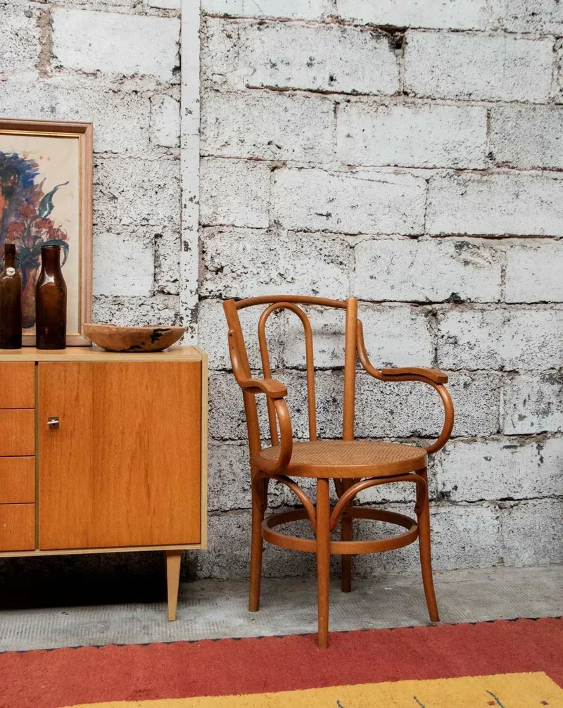 Ernest, le fauteuil canné en bois N°588
