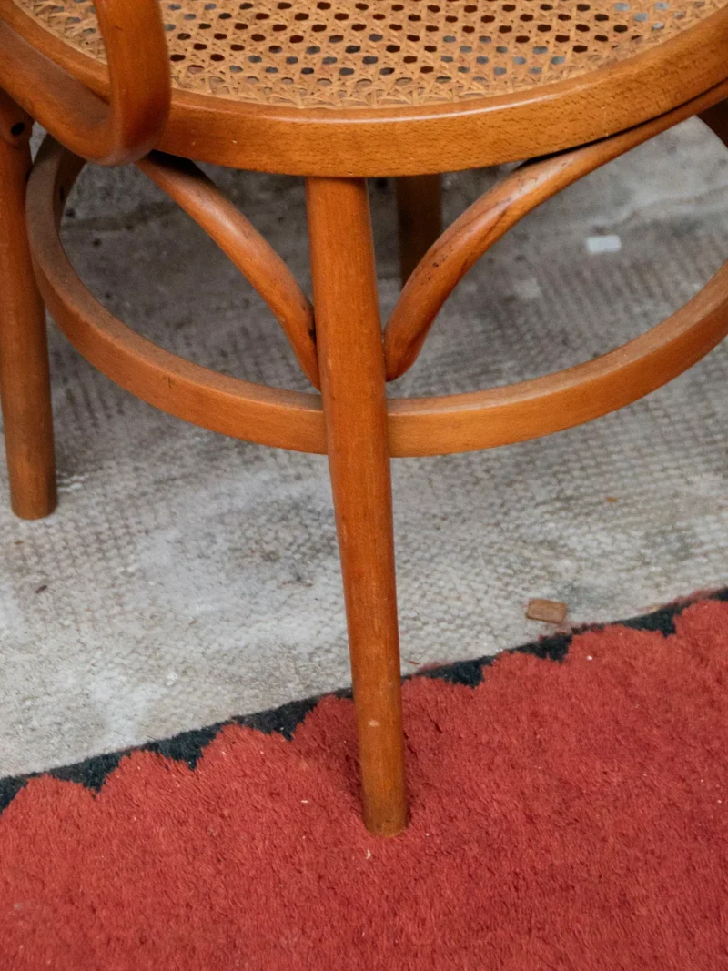 Ernest, le fauteuil canné en bois N°588