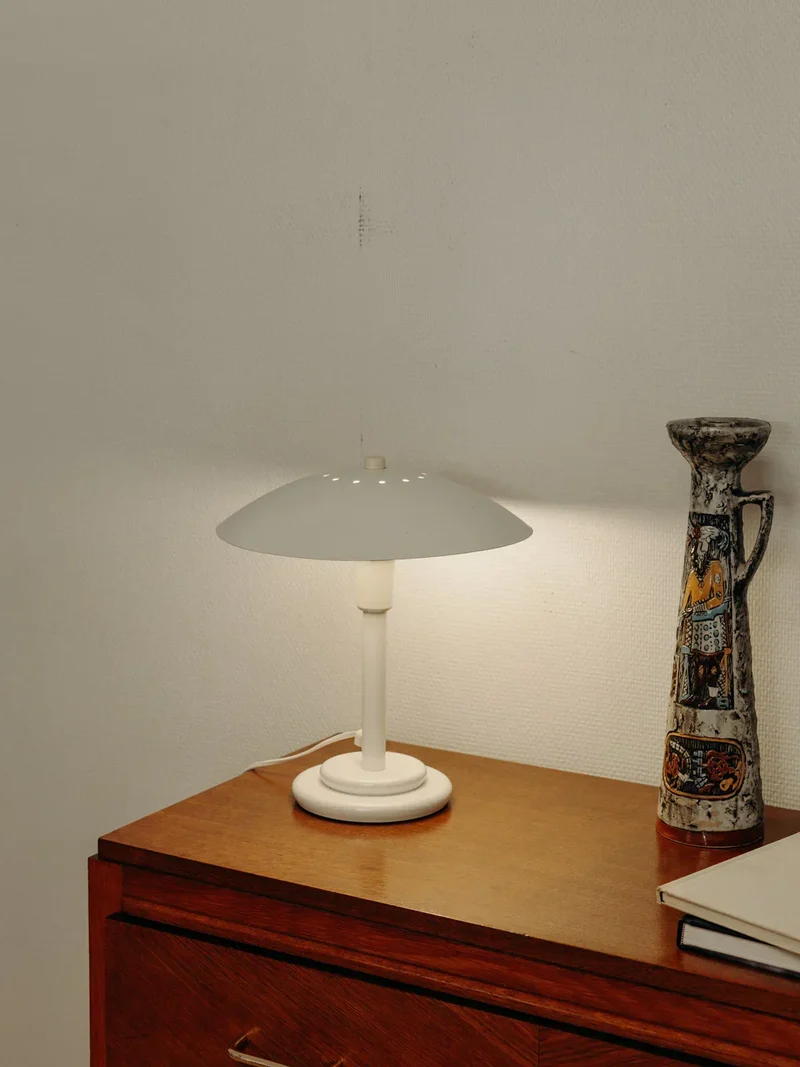 Julia, la lampe à poser en métal N°461