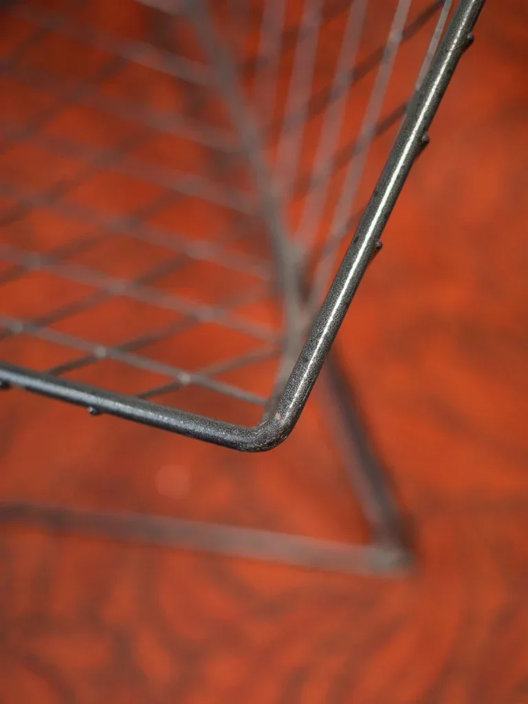 Jakob, le fauteuil en acier N°601