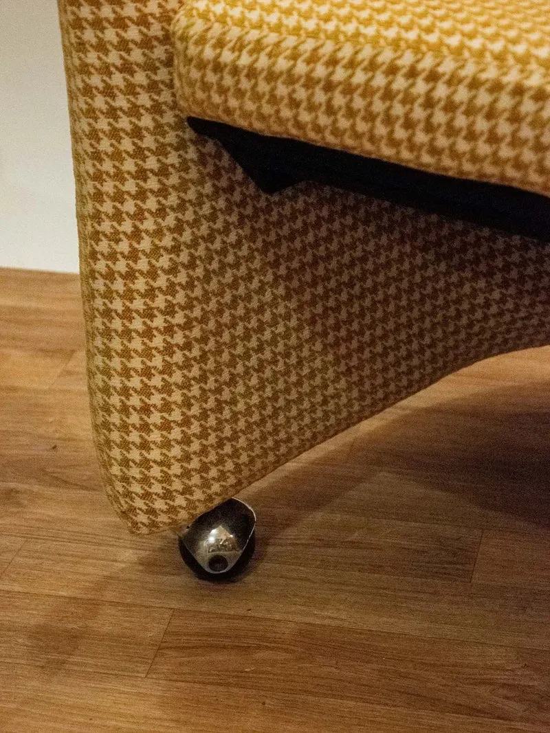 Jakob, le fauteuil en tissu jaune N°587