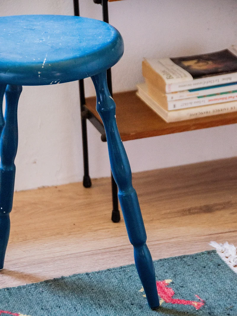 Regis, le tabouret bleu N°585