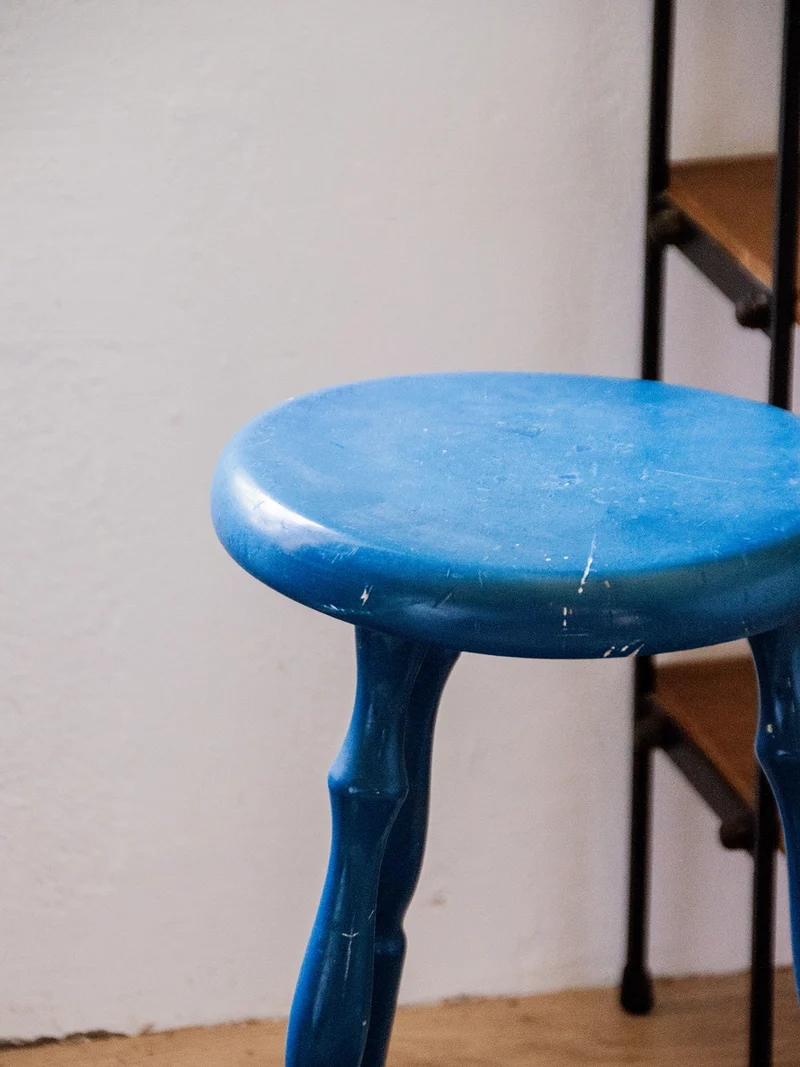 Regis, le tabouret bleu N°585