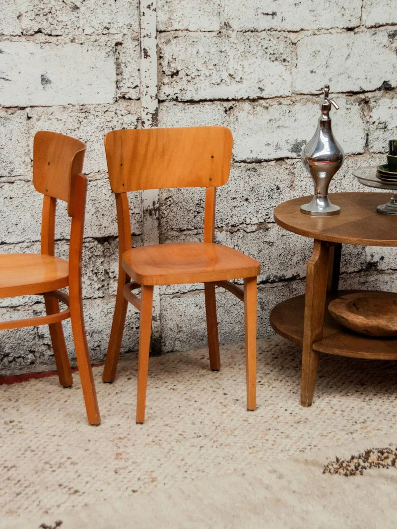 Claude, la paire de chaises Thonet N°1020