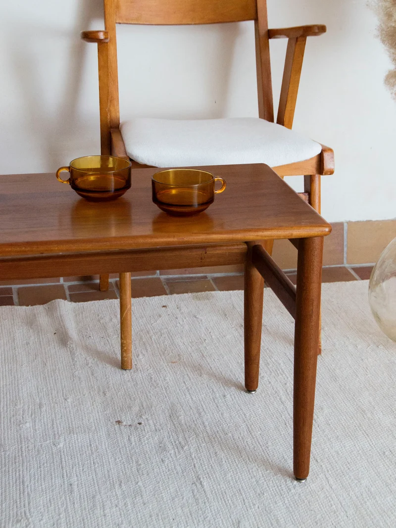 Donna, la table basse en bois foncé N°559