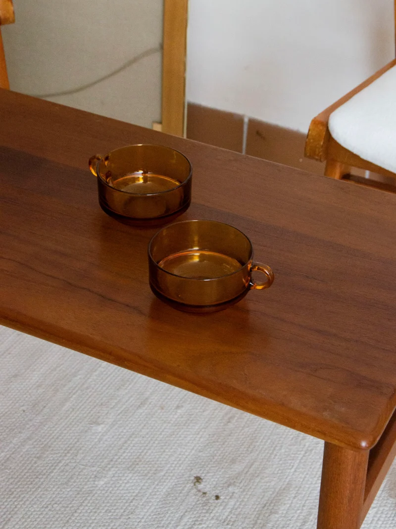 Donna, la table basse en bois foncé N°559