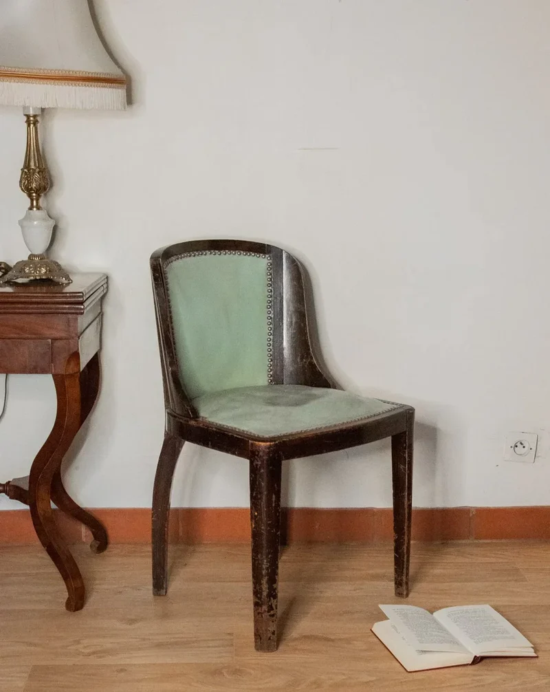 Claude, la chaise en bois N°793