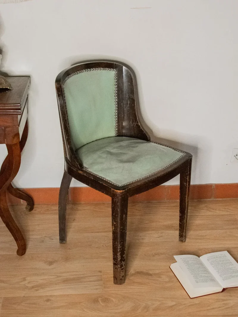 Claude, la chaise en bois N°793