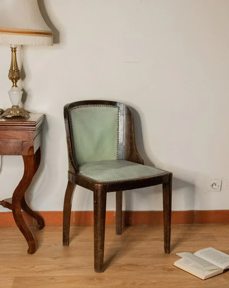 Claude, la chaise en bois N°792