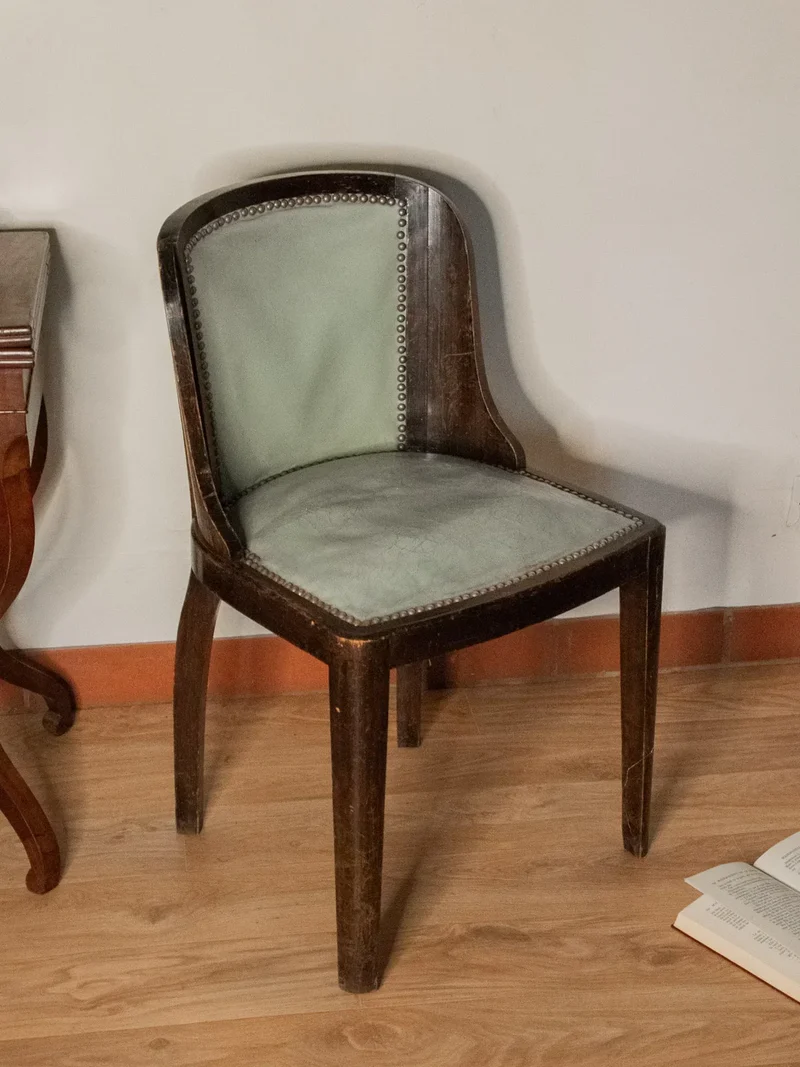 Claude, la chaise en bois N°792