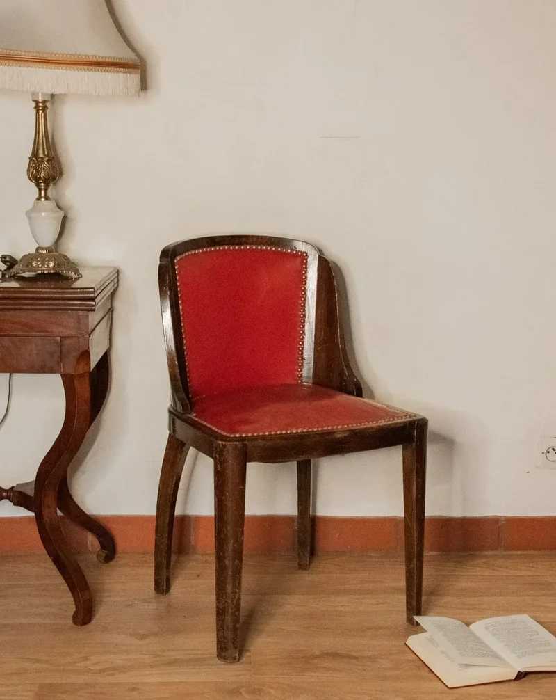 Claude, la chaise en bois N°791