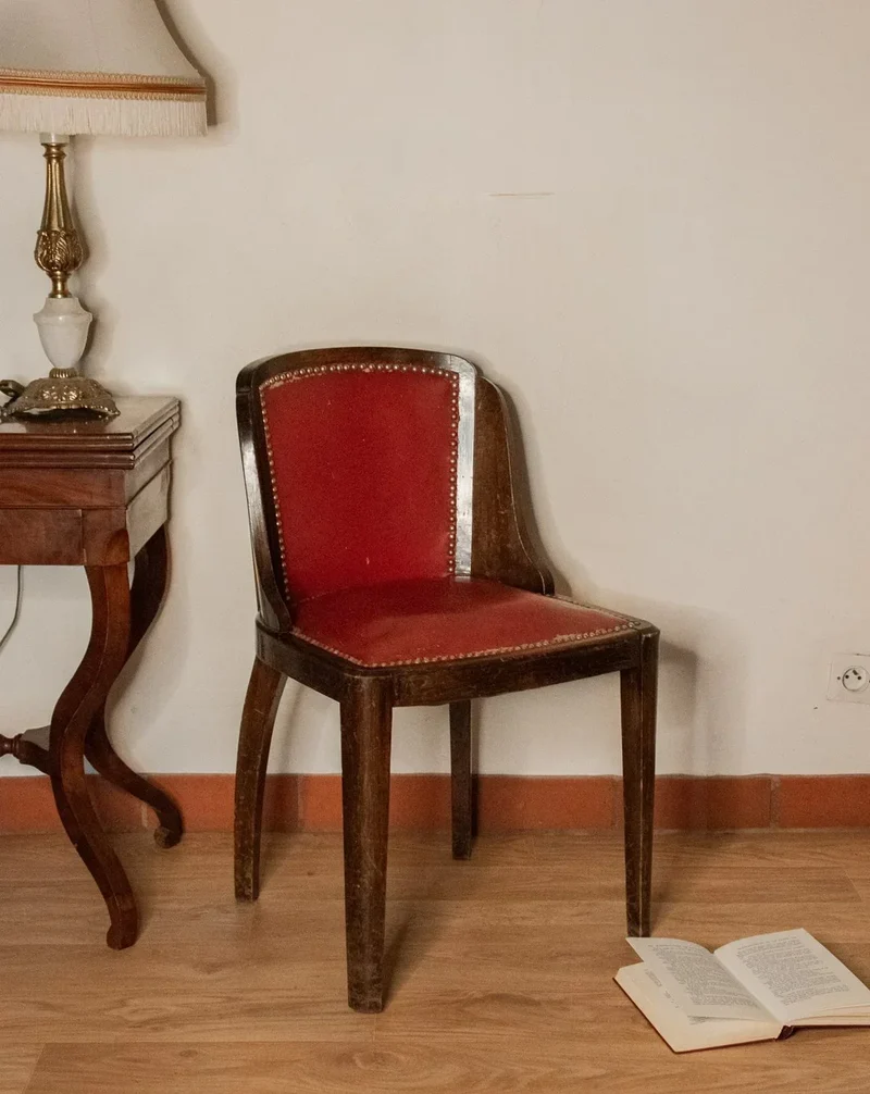 Claude, la chaise en bois N°790