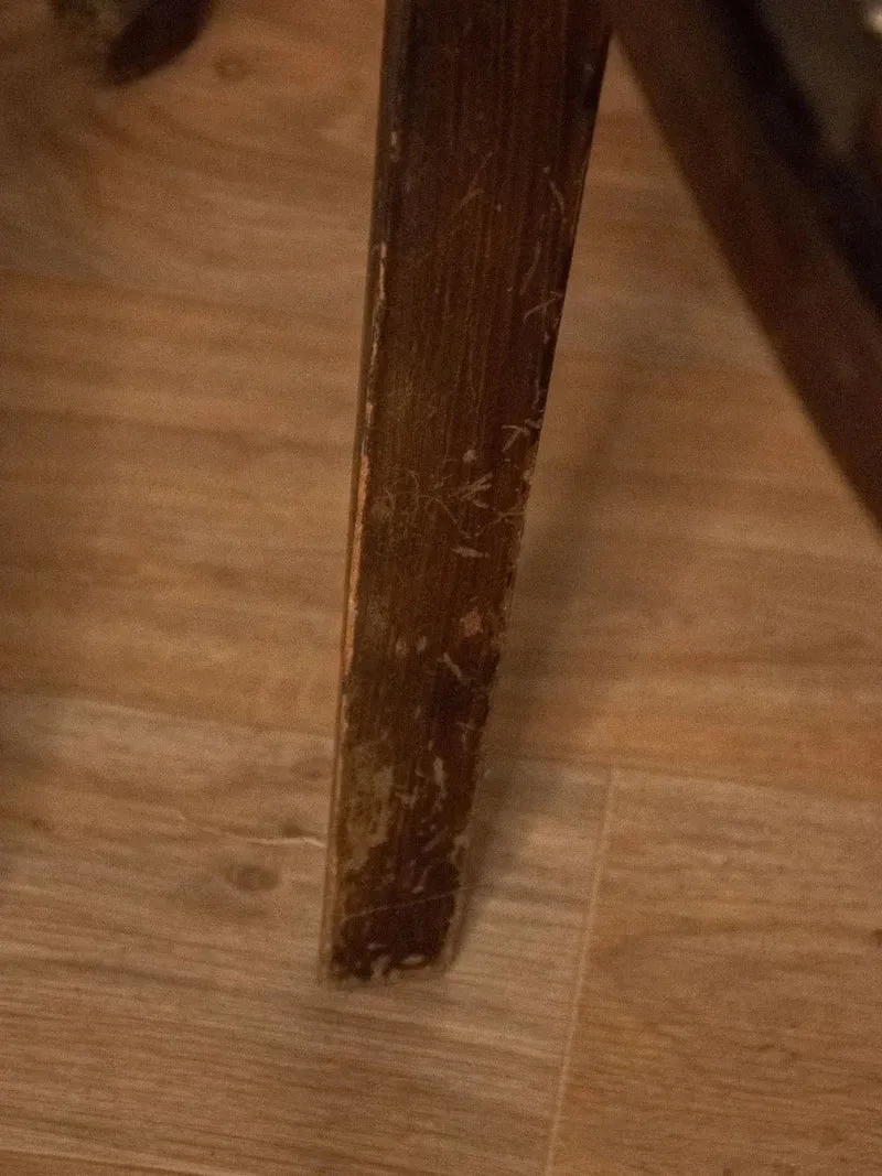 Claude, la chaise en bois N°790
