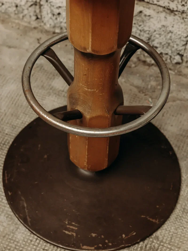 Pierre, le tabouret de bar en bois N°22