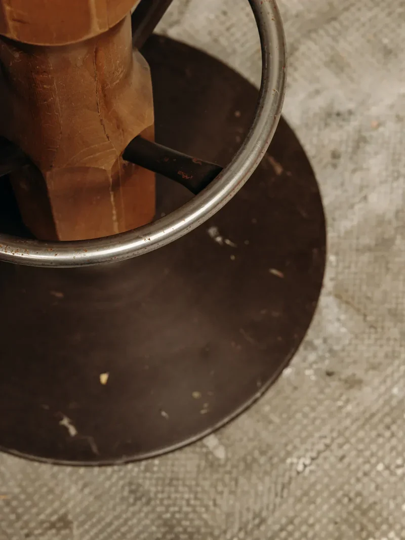 Pierre, le tabouret de bar en bois N°22