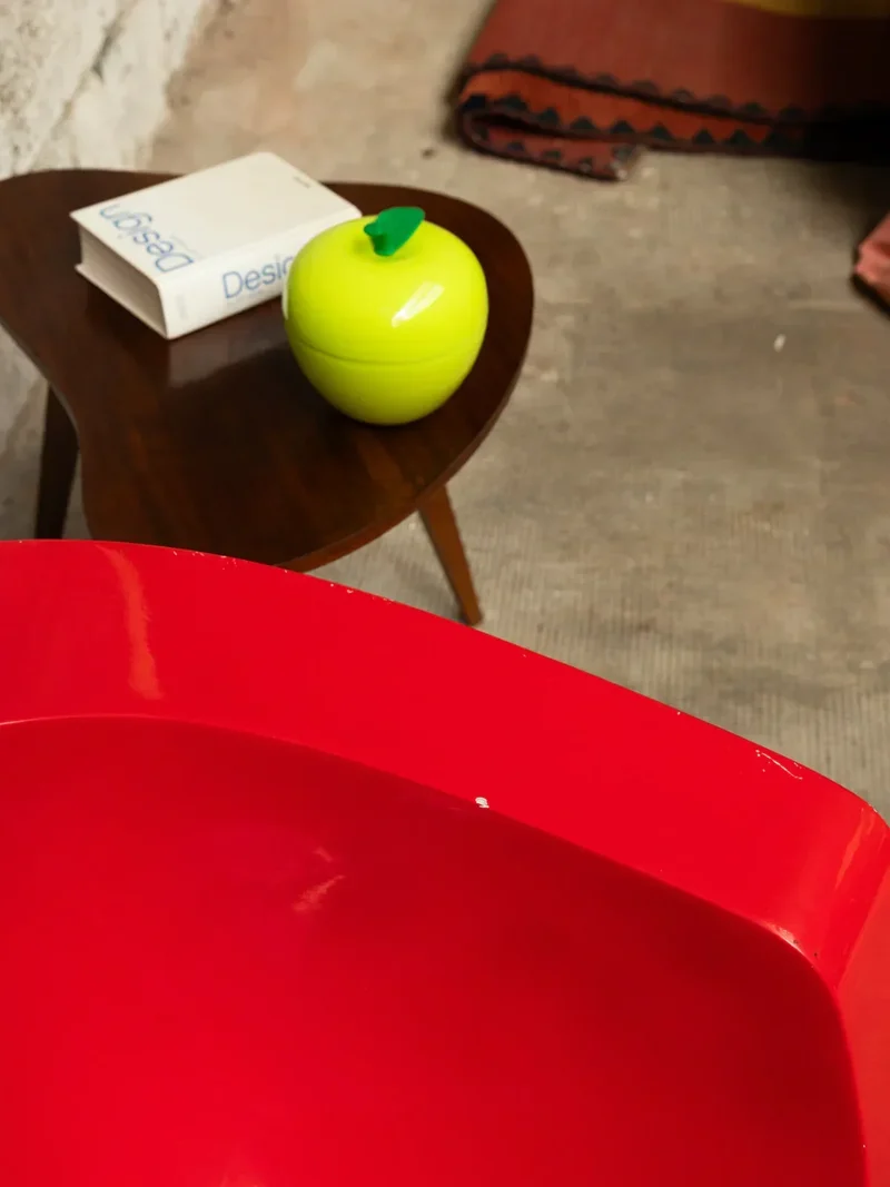 Jakob, le fauteuil rouge 70's N°452