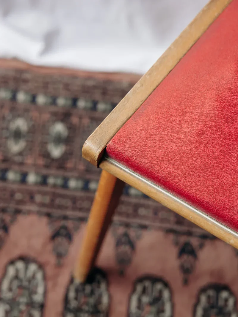 Alma, la chaise rouge en bois N°784