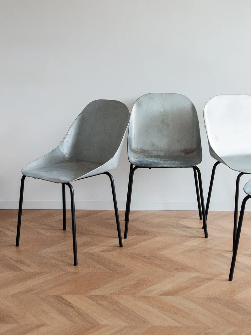 Alma, la paire de chaises en métal N°770