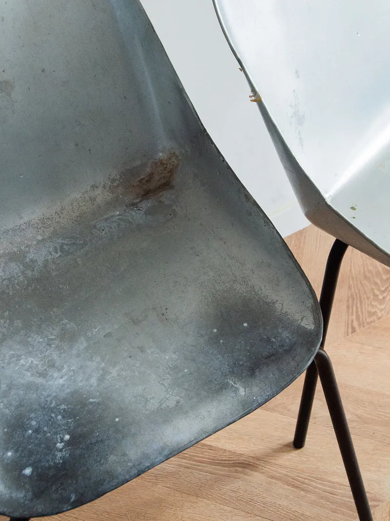 Alma, la paire de chaises en métal N°770