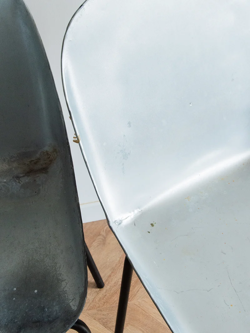 Alma, la paire de chaises en métal N°770