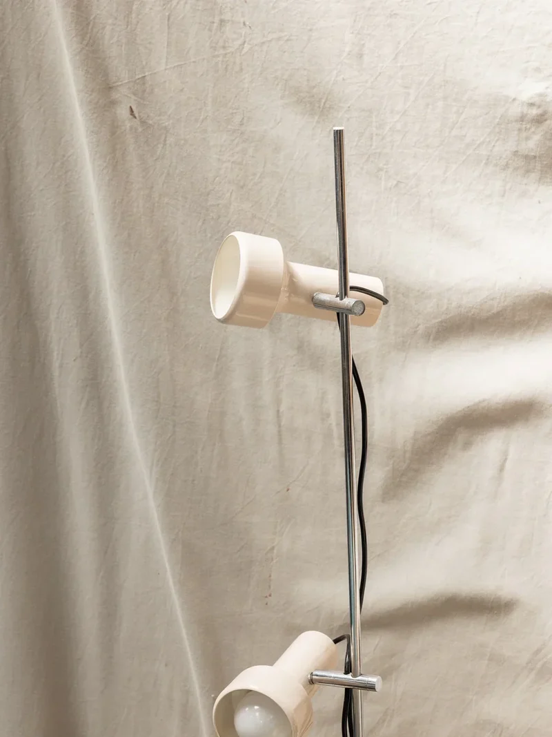 Julien, le lampadaire en plastique N°133