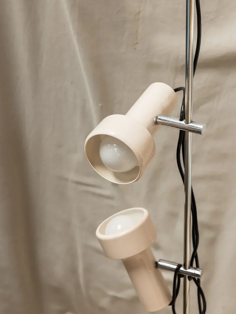Julien, le lampadaire en plastique N°133