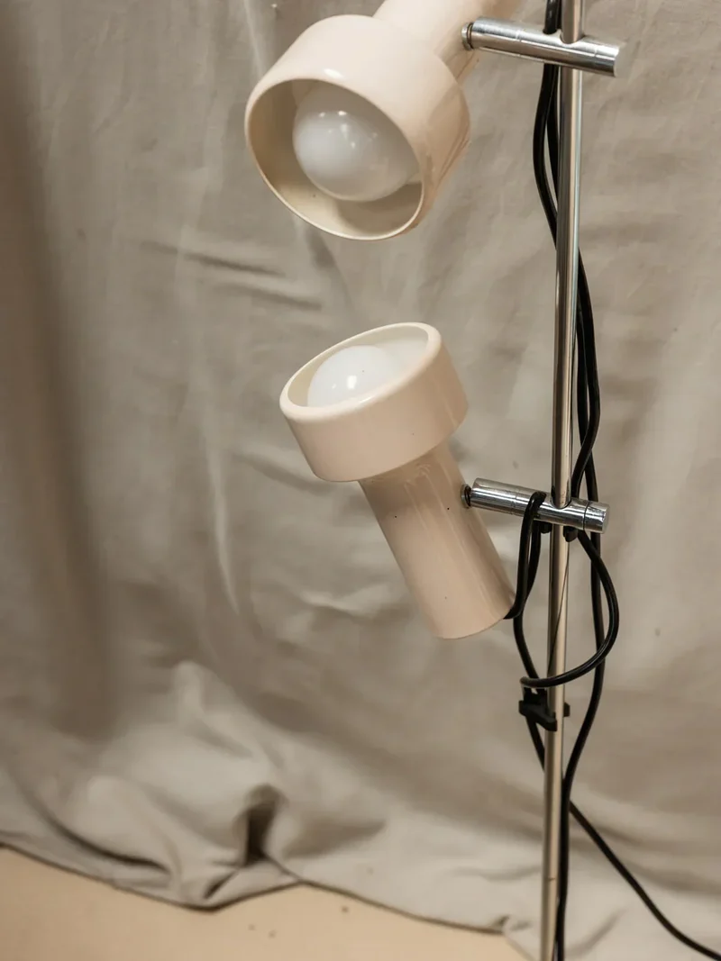 Julien, le lampadaire en plastique N°133