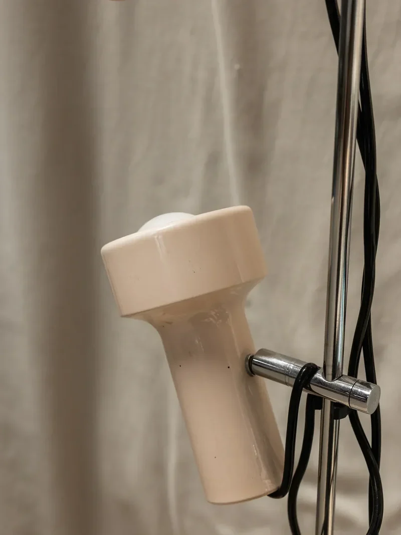 Julien, le lampadaire en plastique N°133